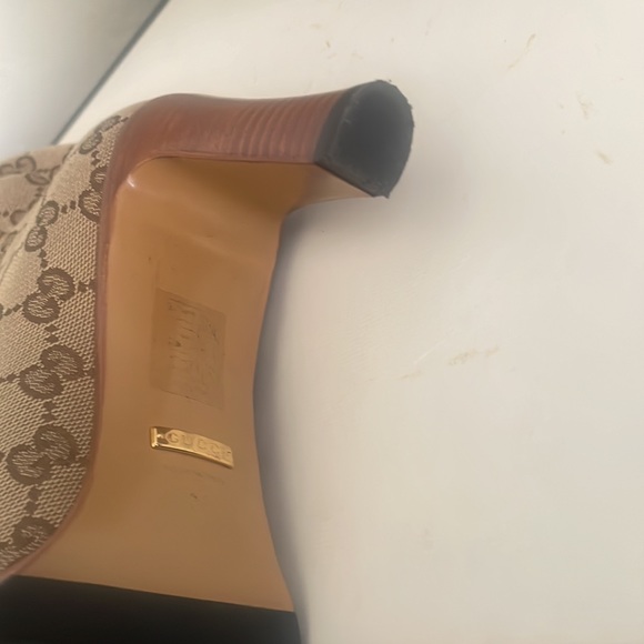 Beautiful pair of Gucci boots - Picture 2 of 3